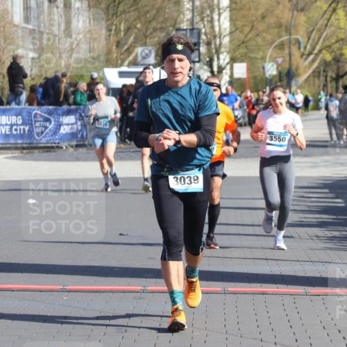 12.04.2026 - 45. Internationalen Wilhelmsburger Insellauf Strokosch-Dieckow http://msf.ph/oto/9461452 12.04.2026 10:51:22 Ziel 3039, 3550, 4659 meine-sportfotos.de