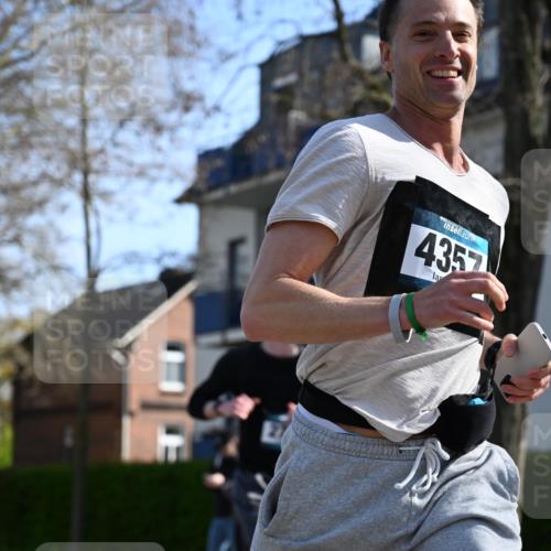 12.04.2026 - 45. Internationalen Wilhelmsburger Insellauf J. Mangold http://msf.ph/oto/9461454 12.04.2026 10:46:07 Ziel 3256, 3848, 3849, 5690, 4182, 2460, 2706, 4357, 3952, 4755, 3480, 5050, 5598, 3635, 4762, 5466, 2596, 3008, 4631, 2841, 5726, 5562, 3484, 4331, 3553, 3713, 3860, 5538, 4706, 4700, 5803 meine-sportfotos.de