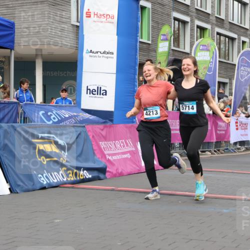12.04.2026 - 45. Internationalen Wilhelmsburger Insellauf Strokosch-Dieckow http://msf.ph/oto/9461456 12.04.2026 13:18:38 Ziel 3879, 3630, 5714, 4213, 2516, 2517, 4031 meine-sportfotos.de