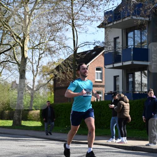 12.04.2026 - 45. Internationalen Wilhelmsburger Insellauf J. Mangold http://msf.ph/oto/9461457 12.04.2026 10:46:08 Ziel 3256, 3848, 3849, 5690, 4182, 2460, 2706, 4357, 3952, 4755, 3480, 5050, 5598, 3635, 4762, 5466, 2596, 3008, 4631, 2841, 5726, 5562, 5562, 3484, 4331, 3553, 3713, 3860, 5538, 4706, 4700, 5803 meine-sportfotos.de