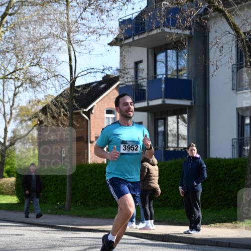 12.04.2026 - 45. Internationalen Wilhelmsburger Insellauf J. Mangold http://msf.ph/oto/9461462 12.04.2026 10:46:08 Ziel 3256, 3848, 3849, 5690, 4182, 2460, 2706, 4357, 3952, 4755, 3480, 5050, 5598, 3635, 4762, 5466, 2596, 3008, 4631, 2841, 5726, 5562, 5562, 3484, 4331, 3553, 3713, 3860, 5538, 4706, 4700, 5803 meine-sportfotos.de