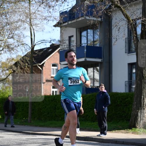 12.04.2026 - 45. Internationalen Wilhelmsburger Insellauf J. Mangold http://msf.ph/oto/9461463 12.04.2026 10:46:08 Ziel 3256, 3848, 3849, 5690, 4182, 2460, 2706, 4357, 3952, 4755, 3480, 5050, 5598, 3635, 4762, 5466, 2596, 3008, 4631, 2841, 5726, 5562, 5562, 3484, 4331, 3553, 3713, 3860, 5538, 4706, 4700, 5803 meine-sportfotos.de