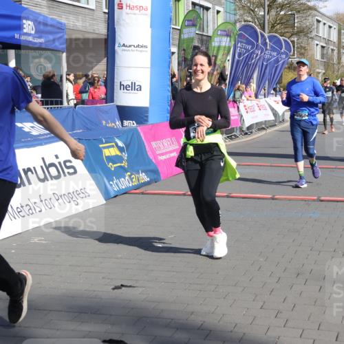 12.04.2026 - 45. Internationalen Wilhelmsburger Insellauf Strokosch-Dieckow http://msf.ph/oto/9461465 12.04.2026 11:09:24 Ziel 3748, 3701, 2050 meine-sportfotos.de