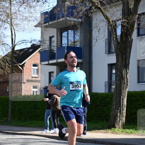 12.04.2026 - 45. Internationalen Wilhelmsburger Insellauf J. Mangold http://msf.ph/oto/9461466 12.04.2026 10:46:08 Ziel 3256, 3848, 3849, 5690, 4182, 2460, 2706, 4357, 3952, 4755, 3480, 5050, 5598, 3635, 4762, 5466, 2596, 3008, 4631, 2841, 5726, 5562, 5562, 3484, 4331, 3553, 3713, 3860, 5538, 4706, 4700, 5803 meine-sportfotos.de