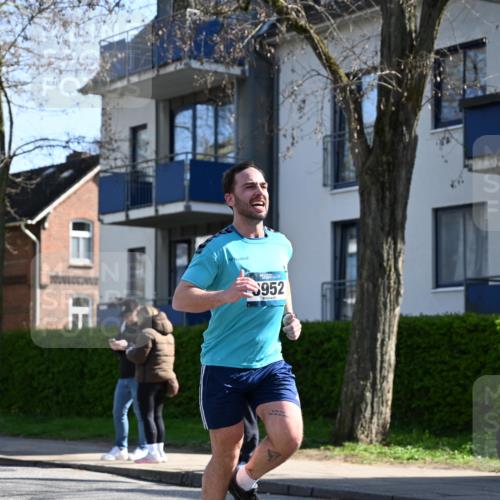 12.04.2026 - 45. Internationalen Wilhelmsburger Insellauf J. Mangold http://msf.ph/oto/9461467 12.04.2026 10:46:09 Ziel 3848, 3849, 5690, 4182, 2460, 2706, 4357, 3952, 4755, 3480, 5050, 5598, 3635, 4762, 5466, 2596, 3008, 4631, 2841, 5726, 5562, 3484, 4331, 3553, 3713, 3860, 5538, 4706, 4700, 5803 meine-sportfotos.de
