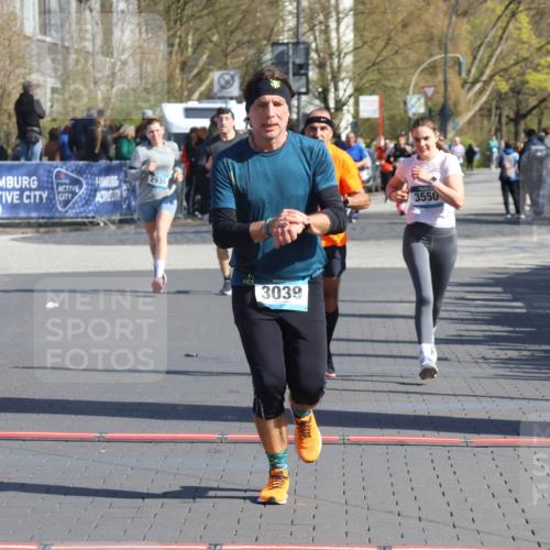 12.04.2026 - 45. Internationalen Wilhelmsburger Insellauf Strokosch-Dieckow http://msf.ph/oto/9461468 12.04.2026 10:51:22 Ziel 3039, 3550, 4659 meine-sportfotos.de