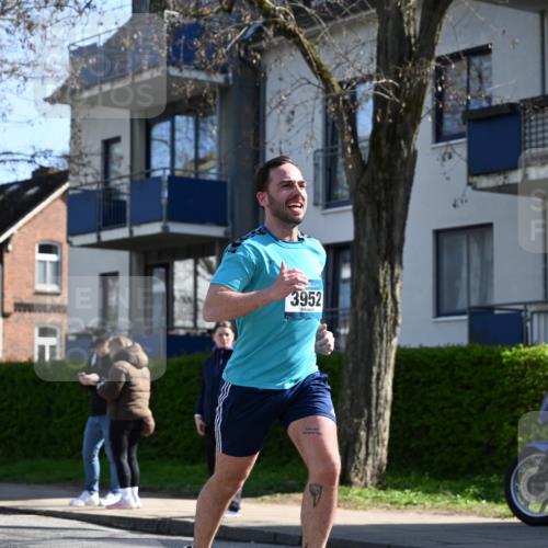 12.04.2026 - 45. Internationalen Wilhelmsburger Insellauf J. Mangold http://msf.ph/oto/9461469 12.04.2026 10:46:09 Ziel 3848, 3849, 5690, 4182, 2460, 2706, 4357, 3952, 4755, 3480, 5050, 5598, 3635, 4762, 5466, 2596, 3008, 4631, 2841, 5726, 5562, 3484, 4331, 3553, 3713, 3860, 5538, 4706, 4700, 5803 meine-sportfotos.de