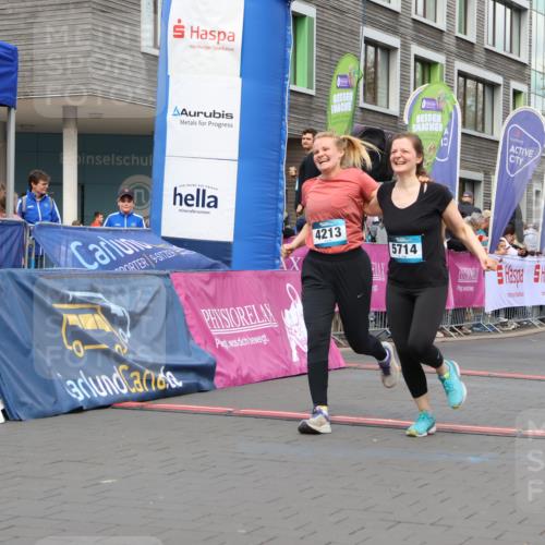 12.04.2026 - 45. Internationalen Wilhelmsburger Insellauf Strokosch-Dieckow http://msf.ph/oto/9461471 12.04.2026 13:18:38 Ziel 3879, 3630, 5714, 4213, 2516, 2517, 4031 meine-sportfotos.de