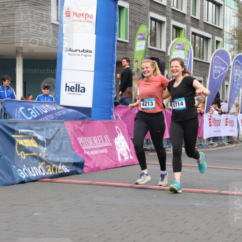 12.04.2026 - 45. Internationalen Wilhelmsburger Insellauf Strokosch-Dieckow http://msf.ph/oto/9461496 12.04.2026 13:18:38 Ziel 3879, 3630, 5714, 4213, 2516, 2517, 4031 meine-sportfotos.de