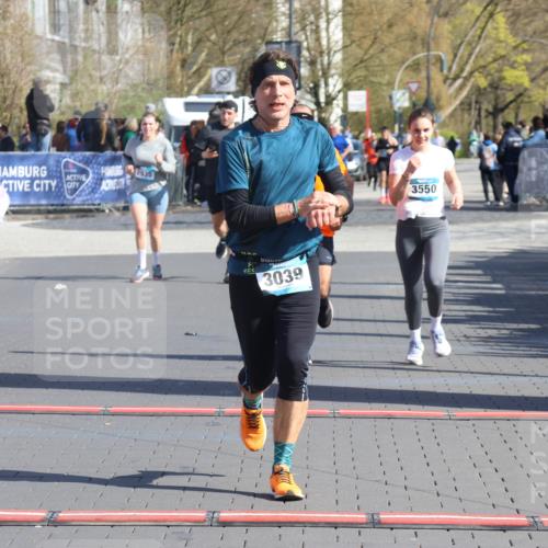 12.04.2026 - 45. Internationalen Wilhelmsburger Insellauf Strokosch-Dieckow http://msf.ph/oto/9461501 12.04.2026 10:51:22 Ziel 3039, 3550, 4659 meine-sportfotos.de