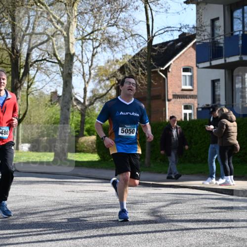 12.04.2026 - 45. Internationalen Wilhelmsburger Insellauf J. Mangold http://msf.ph/oto/9461504 12.04.2026 10:46:12 Ziel 2460, 2706, 4357, 3952, 4755, 3480, 5050, 5598, 3635, 4762, 5466, 2596, 3008, 3008, 4631, 2841, 5726, 5562, 3484, 4331, 3553, 3713, 3713, 3860, 5538, 4706, 4700, 5803, 2206, 5421, 5626, 3493, 3494 meine-sportfotos.de