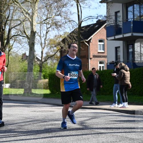12.04.2026 - 45. Internationalen Wilhelmsburger Insellauf J. Mangold http://msf.ph/oto/9461505 12.04.2026 10:46:12 Ziel 2460, 2706, 4357, 3952, 4755, 3480, 5050, 5598, 3635, 4762, 5466, 2596, 3008, 3008, 4631, 2841, 5726, 5562, 3484, 4331, 3553, 3713, 3713, 3860, 5538, 4706, 4700, 5803, 2206, 5421, 5626, 3493, 3494 meine-sportfotos.de