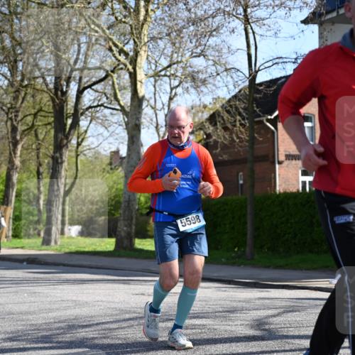 12.04.2026 - 45. Internationalen Wilhelmsburger Insellauf J. Mangold http://msf.ph/oto/9461522 12.04.2026 10:46:14 Ziel 2706, 4357, 3952, 4755, 3480, 5050, 5598, 3635, 4762, 5466, 2596, 3008, 4631, 4631, 2841, 5726, 5562, 3484, 4331, 3553, 3713, 3860, 3860, 5538, 4706, 4700, 5803, 2206, 5421, 5626, 3493, 3494, 3010, 3854 meine-sportfotos.de