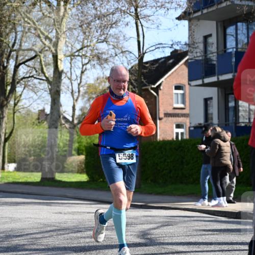 12.04.2026 - 45. Internationalen Wilhelmsburger Insellauf J. Mangold http://msf.ph/oto/9461526 12.04.2026 10:46:14 Ziel 2706, 4357, 3952, 4755, 3480, 5050, 5598, 3635, 4762, 5466, 2596, 3008, 4631, 4631, 2841, 5726, 5562, 3484, 4331, 3553, 3713, 3860, 3860, 5538, 4706, 4700, 5803, 2206, 5421, 5626, 3493, 3494, 3010, 3854 meine-sportfotos.de