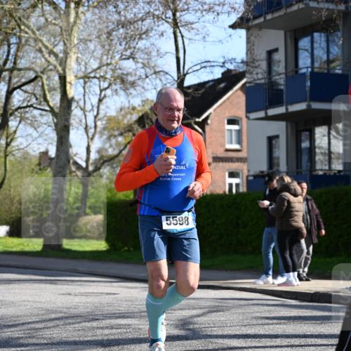 12.04.2026 - 45. Internationalen Wilhelmsburger Insellauf J. Mangold http://msf.ph/oto/9461527 12.04.2026 10:46:15 Ziel 4357, 3952, 4755, 3480, 5050, 5598, 3635, 4762, 5466, 2596, 3008, 4631, 2841, 5726, 5562, 3484, 4331, 3553, 3713, 3860, 5538, 4706, 4700, 5803, 2206, 5421, 5626, 3493, 3494, 3010, 3854, 2393, 2845 meine-sportfotos.de