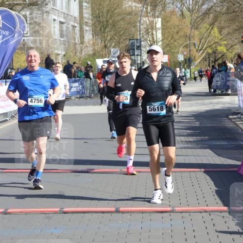 12.04.2026 - 45. Internationalen Wilhelmsburger Insellauf Strokosch-Dieckow http://msf.ph/oto/9461558 12.04.2026 10:51:38 Ziel 5618, 4756, 2506, 3996, 5608 meine-sportfotos.de