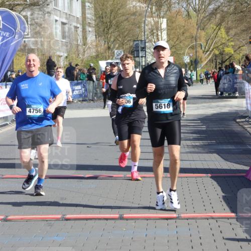 12.04.2026 - 45. Internationalen Wilhelmsburger Insellauf Strokosch-Dieckow http://msf.ph/oto/9461567 12.04.2026 10:51:38 Ziel 5618, 4756, 2506, 3996, 5608 meine-sportfotos.de