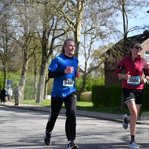 12.04.2026 - 45. Internationalen Wilhelmsburger Insellauf J. Mangold http://msf.ph/oto/9461591 12.04.2026 10:46:27 Ziel 5050, 5598, 3635, 4762, 5466, 2596, 3008, 4631, 2841, 5726, 5562, 3484, 4331, 3553, 3713, 3860, 5538, 4706, 4700, 5803, 2206, 5421, 5626, 3493, 3494, 3010, 3854, 2393, 2845, 2393, 2845, 3332, 3349, 4297, 3830, 3098, 5445 meine-sportfotos.de