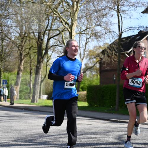 12.04.2026 - 45. Internationalen Wilhelmsburger Insellauf J. Mangold http://msf.ph/oto/9461592 12.04.2026 10:46:27 Ziel 5050, 5598, 3635, 4762, 5466, 2596, 3008, 4631, 2841, 5726, 5562, 3484, 4331, 3553, 3713, 3860, 5538, 4706, 4700, 5803, 2206, 5421, 5626, 3493, 3494, 3010, 3854, 2393, 2845, 2393, 2845, 3332, 3349, 4297, 3830, 3098, 5445 meine-sportfotos.de