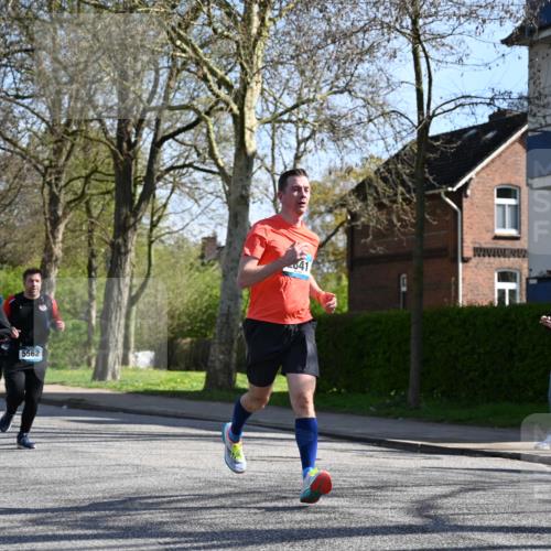 12.04.2026 - 45. Internationalen Wilhelmsburger Insellauf J. Mangold http://msf.ph/oto/9461611 12.04.2026 10:46:31 Ziel 3635, 4762, 5466, 2596, 3008, 4631, 2841, 5726, 5562, 3484, 4331, 3553, 3713, 3860, 5538, 4706, 4700, 5803, 5803, 2206, 5421, 5626, 3493, 3494, 3010, 3854, 2393, 2845, 3332, 3349, 4297, 3830, 3098, 5445, 4992, 3450 meine-sportfotos.de
