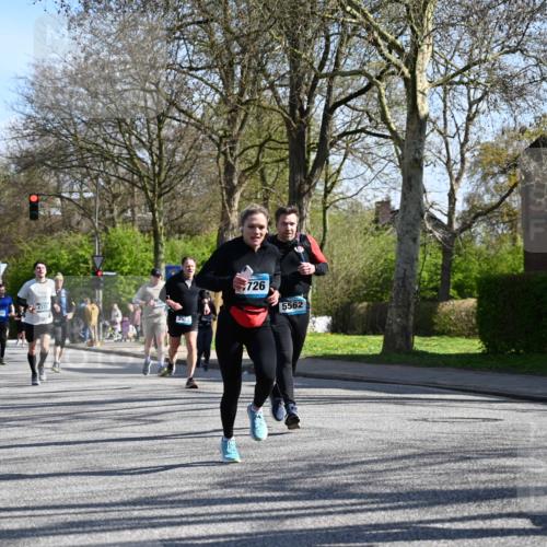 12.04.2026 - 45. Internationalen Wilhelmsburger Insellauf J. Mangold http://msf.ph/oto/9461617 12.04.2026 10:46:32 Ziel 3635, 4762, 5466, 2596, 3008, 4631, 2841, 5726, 5562, 3484, 4331, 3553, 3713, 3860, 5538, 4706, 4700, 5803, 2206, 5421, 5626, 3493, 3494, 3010, 3854, 2393, 2845, 3332, 3349, 4297, 3830, 3098, 5445, 4992, 3450, 5054 meine-sportfotos.de