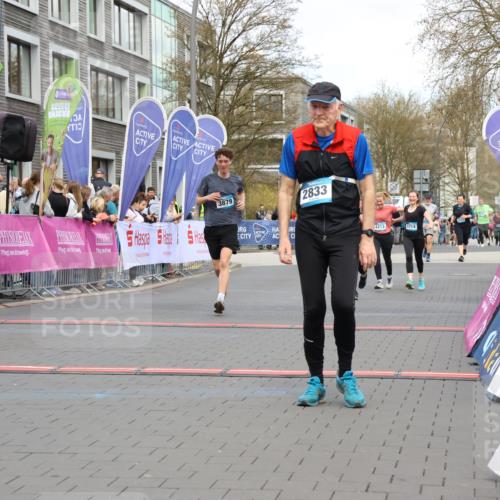 12.04.2026 - 45. Internationalen Wilhelmsburger Insellauf Strokosch-Dieckow http://msf.ph/oto/9461618 12.04.2026 13:18:33 Ziel 4487, 2833, 3879, 3630, 5714, 4213 meine-sportfotos.de