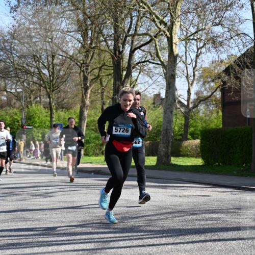 12.04.2026 - 45. Internationalen Wilhelmsburger Insellauf J. Mangold http://msf.ph/oto/9461622 12.04.2026 10:46:32 Ziel 3635, 4762, 5466, 2596, 3008, 4631, 2841, 5726, 5562, 3484, 4331, 3553, 3713, 3860, 5538, 4706, 4700, 5803, 2206, 5421, 5626, 3493, 3494, 3010, 3854, 2393, 2845, 3332, 3349, 4297, 3830, 3098, 5445, 4992, 3450, 5054 meine-sportfotos.de