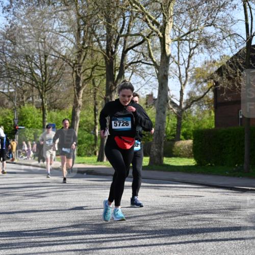 12.04.2026 - 45. Internationalen Wilhelmsburger Insellauf J. Mangold http://msf.ph/oto/9461624 12.04.2026 10:46:32 Ziel 3635, 4762, 5466, 2596, 3008, 4631, 2841, 5726, 5562, 3484, 4331, 3553, 3713, 3860, 5538, 4706, 4700, 5803, 2206, 5421, 5626, 3493, 3494, 3010, 3854, 2393, 2845, 3332, 3349, 4297, 3830, 3098, 5445, 4992, 3450, 5054 meine-sportfotos.de