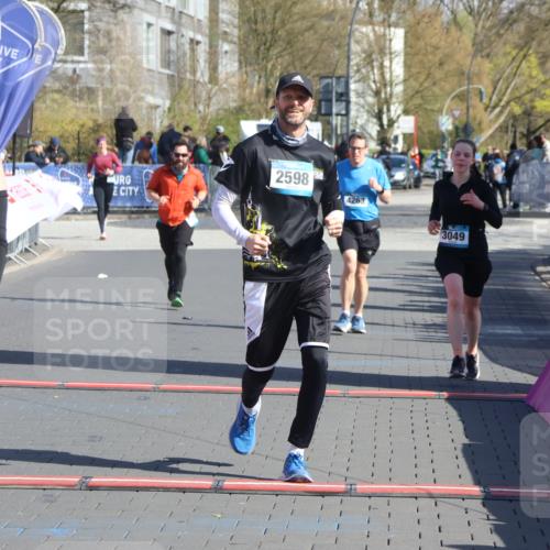 12.04.2026 - 45. Internationalen Wilhelmsburger Insellauf Strokosch-Dieckow http://msf.ph/oto/9461625 12.04.2026 10:51:44 Ziel 3996, 5608, 2598, 3049, 4263 meine-sportfotos.de