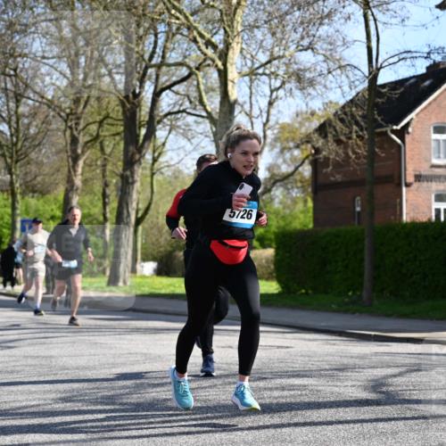 12.04.2026 - 45. Internationalen Wilhelmsburger Insellauf J. Mangold http://msf.ph/oto/9461631 12.04.2026 10:46:33 Ziel 3635, 4762, 5466, 2596, 3008, 4631, 2841, 5726, 5562, 3484, 4331, 3553, 3713, 3860, 5538, 4706, 4700, 5803, 2206, 5421, 5626, 3493, 3494, 3010, 3854, 2393, 2845, 3332, 3349, 4297, 3830, 3098, 5445, 4992, 3450, 5054 meine-sportfotos.de