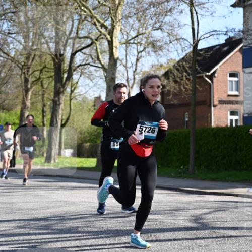 12.04.2026 - 45. Internationalen Wilhelmsburger Insellauf J. Mangold http://msf.ph/oto/9461634 12.04.2026 10:46:33 Ziel 3635, 4762, 5466, 2596, 3008, 4631, 2841, 5726, 5562, 3484, 4331, 3553, 3713, 3860, 5538, 4706, 4700, 5803, 2206, 5421, 5626, 3493, 3494, 3010, 3854, 2393, 2845, 3332, 3349, 4297, 3830, 3098, 5445, 4992, 3450, 5054 meine-sportfotos.de
