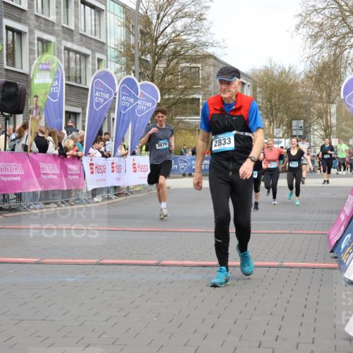 12.04.2026 - 45. Internationalen Wilhelmsburger Insellauf Strokosch-Dieckow http://msf.ph/oto/9461635 12.04.2026 13:18:33 Ziel 4487, 2833, 3879, 3630, 5714, 4213 meine-sportfotos.de