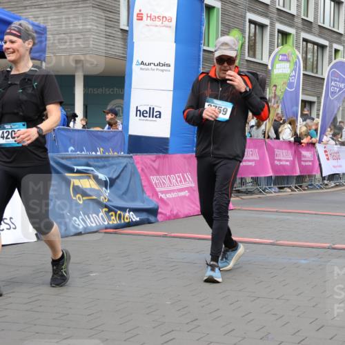 12.04.2026 - 45. Internationalen Wilhelmsburger Insellauf Strokosch-Dieckow http://msf.ph/oto/9461646 12.04.2026 13:18:29 Ziel 4203, 4202, 5836, 2759, 4487, 2833 meine-sportfotos.de