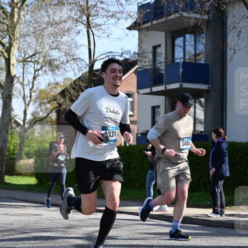 12.04.2026 - 45. Internationalen Wilhelmsburger Insellauf J. Mangold http://msf.ph/oto/9461663 12.04.2026 10:46:37 Ziel 3008, 4631, 2841, 5726, 5562, 3484, 4331, 3553, 3713, 3860, 5538, 4706, 4700, 5803, 2206, 5421, 5626, 3493, 3494, 3010, 3854, 3010, 3854, 2393, 2845, 3332, 3349, 4297, 3830, 3098, 5445, 3098, 5445, 4992, 3450, 5054 meine-sportfotos.de