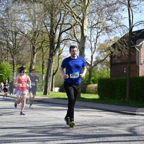 12.04.2026 - 45. Internationalen Wilhelmsburger Insellauf J. Mangold http://msf.ph/oto/9461666 12.04.2026 10:46:40 Ziel 2841, 5726, 5562, 3484, 4331, 3553, 3713, 3860, 5538, 4706, 4700, 5803, 2206, 5421, 5626, 3493, 3494, 3010, 3854, 2393, 2845, 3332, 3349, 3332, 3349, 4297, 3830, 3098, 5445, 4992, 3450, 5054 meine-sportfotos.de