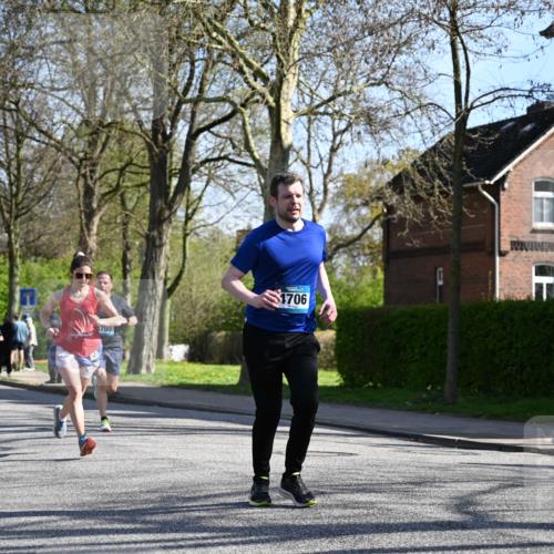 12.04.2026 - 45. Internationalen Wilhelmsburger Insellauf J. Mangold http://msf.ph/oto/9461670 12.04.2026 10:46:41 Ziel 2841, 5726, 5562, 3484, 4331, 3553, 3713, 3860, 5538, 4706, 4700, 5803, 2206, 5421, 5626, 3493, 3494, 3010, 3854, 2393, 2845, 3332, 3349, 4297, 4297, 3830, 3098, 5445, 4992, 4992, 3450, 5054 meine-sportfotos.de