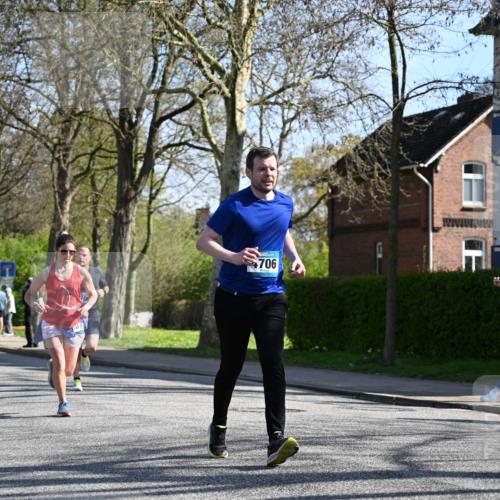12.04.2026 - 45. Internationalen Wilhelmsburger Insellauf J. Mangold http://msf.ph/oto/9461672 12.04.2026 10:46:41 Ziel 2841, 5726, 5562, 3484, 4331, 3553, 3713, 3860, 5538, 4706, 4700, 5803, 2206, 5421, 5626, 3493, 3494, 3010, 3854, 2393, 2845, 3332, 3349, 4297, 4297, 3830, 3098, 5445, 4992, 4992, 3450, 5054 meine-sportfotos.de