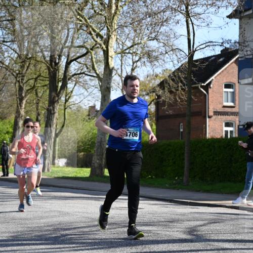 12.04.2026 - 45. Internationalen Wilhelmsburger Insellauf J. Mangold http://msf.ph/oto/9461674 12.04.2026 10:46:41 Ziel 2841, 5726, 5562, 3484, 4331, 3553, 3713, 3860, 5538, 4706, 4700, 5803, 2206, 5421, 5626, 3493, 3494, 3010, 3854, 2393, 2845, 3332, 3349, 4297, 4297, 3830, 3098, 5445, 4992, 4992, 3450, 5054 meine-sportfotos.de
