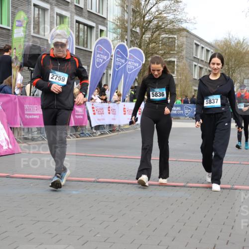 12.04.2026 - 45. Internationalen Wilhelmsburger Insellauf Strokosch-Dieckow http://msf.ph/oto/9461678 12.04.2026 13:18:28 Ziel 4203, 4202, 5836, 2759, 4487, 2833 meine-sportfotos.de