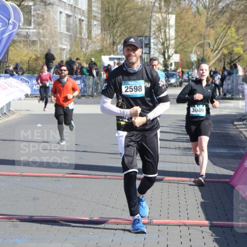 12.04.2026 - 45. Internationalen Wilhelmsburger Insellauf Strokosch-Dieckow http://msf.ph/oto/9461680 12.04.2026 10:51:44 Ziel 3996, 5608, 2598, 3049, 4263 meine-sportfotos.de