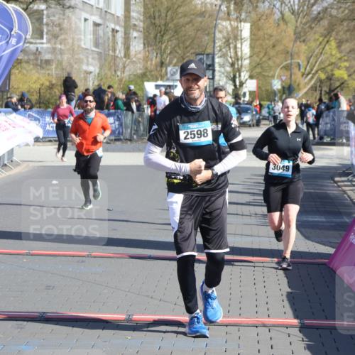 12.04.2026 - 45. Internationalen Wilhelmsburger Insellauf Strokosch-Dieckow http://msf.ph/oto/9461687 12.04.2026 10:51:44 Ziel 3996, 5608, 2598, 3049, 4263 meine-sportfotos.de