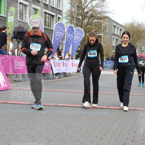 12.04.2026 - 45. Internationalen Wilhelmsburger Insellauf Strokosch-Dieckow http://msf.ph/oto/9461688 12.04.2026 13:18:28 Ziel 4203, 4202, 5836, 2759, 4487, 2833 meine-sportfotos.de