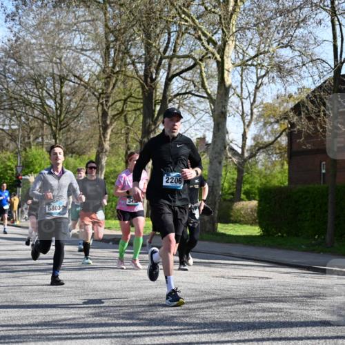 12.04.2026 - 45. Internationalen Wilhelmsburger Insellauf J. Mangold http://msf.ph/oto/9461692 12.04.2026 10:46:45 Ziel 5562, 3484, 4331, 3553, 3713, 3860, 5538, 4706, 4700, 5803, 2206, 5421, 5626, 3493, 3494, 3010, 3854, 2393, 2845, 3332, 3349, 4297, 3830, 3098, 5445, 4992, 3450, 5054 meine-sportfotos.de
