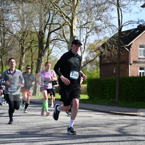 12.04.2026 - 45. Internationalen Wilhelmsburger Insellauf J. Mangold http://msf.ph/oto/9461694 12.04.2026 10:46:46 Ziel 3484, 4331, 3553, 3713, 3860, 5538, 4706, 4700, 5803, 2206, 5421, 5626, 3493, 3494, 3010, 3854, 2393, 2845, 3332, 3349, 4297, 3830, 3098, 5445, 4992, 3450, 5054 meine-sportfotos.de