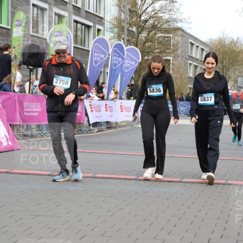 12.04.2026 - 45. Internationalen Wilhelmsburger Insellauf Strokosch-Dieckow http://msf.ph/oto/9461699 12.04.2026 13:18:28 Ziel 4203, 4202, 5836, 2759, 4487, 2833 meine-sportfotos.de