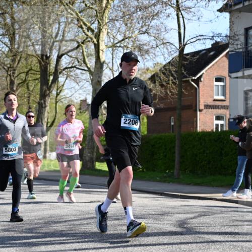 12.04.2026 - 45. Internationalen Wilhelmsburger Insellauf J. Mangold http://msf.ph/oto/9461700 12.04.2026 10:46:46 Ziel 3484, 4331, 3553, 3713, 3860, 5538, 4706, 4700, 5803, 2206, 5421, 5626, 3493, 3494, 3010, 3854, 2393, 2845, 3332, 3349, 4297, 3830, 3098, 5445, 4992, 3450, 5054 meine-sportfotos.de