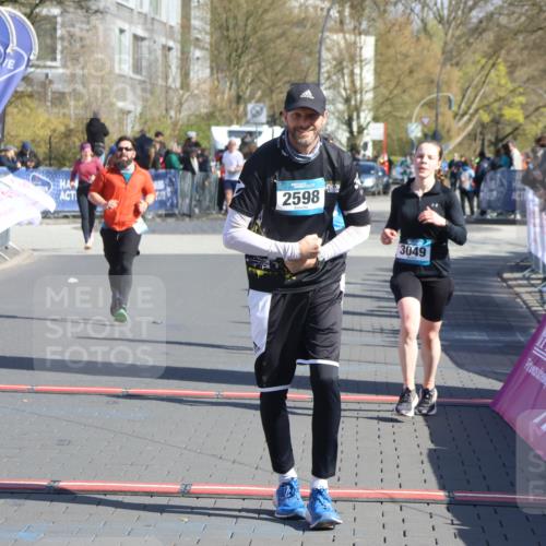 12.04.2026 - 45. Internationalen Wilhelmsburger Insellauf Strokosch-Dieckow http://msf.ph/oto/9461703 12.04.2026 10:51:44 Ziel 3996, 5608, 2598, 3049, 4263 meine-sportfotos.de