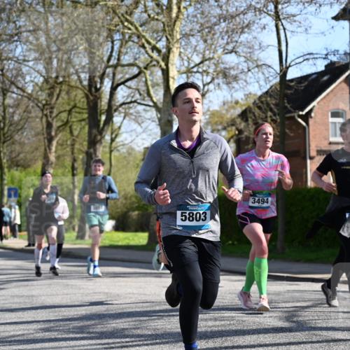 12.04.2026 - 45. Internationalen Wilhelmsburger Insellauf J. Mangold http://msf.ph/oto/9461712 12.04.2026 10:46:47 Ziel 3484, 4331, 3553, 3713, 3860, 5538, 4706, 4700, 5803, 2206, 5421, 5626, 3493, 3494, 3010, 3854, 2393, 2845, 3332, 3349, 4297, 3830, 3830, 3098, 5445, 4992, 3450, 5054 meine-sportfotos.de