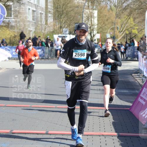 12.04.2026 - 45. Internationalen Wilhelmsburger Insellauf Strokosch-Dieckow http://msf.ph/oto/9461715 12.04.2026 10:51:45 Ziel 3996, 5608, 2598, 3049, 4263, 5769 meine-sportfotos.de