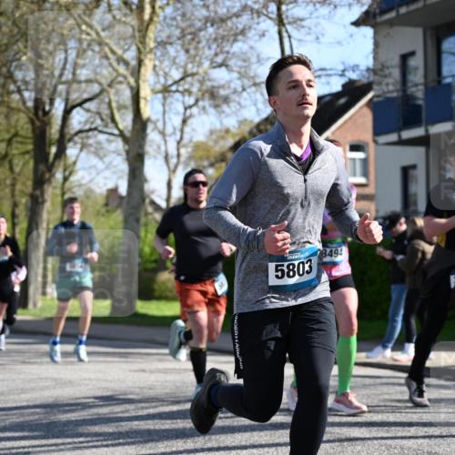 12.04.2026 - 45. Internationalen Wilhelmsburger Insellauf J. Mangold http://msf.ph/oto/9461719 12.04.2026 10:46:48 Ziel 4331, 3553, 3713, 3860, 5538, 4706, 4700, 5803, 2206, 5421, 5626, 3493, 3494, 3010, 3854, 2393, 2845, 3332, 3349, 4297, 3830, 3098, 5445, 4992, 3450, 5054 meine-sportfotos.de